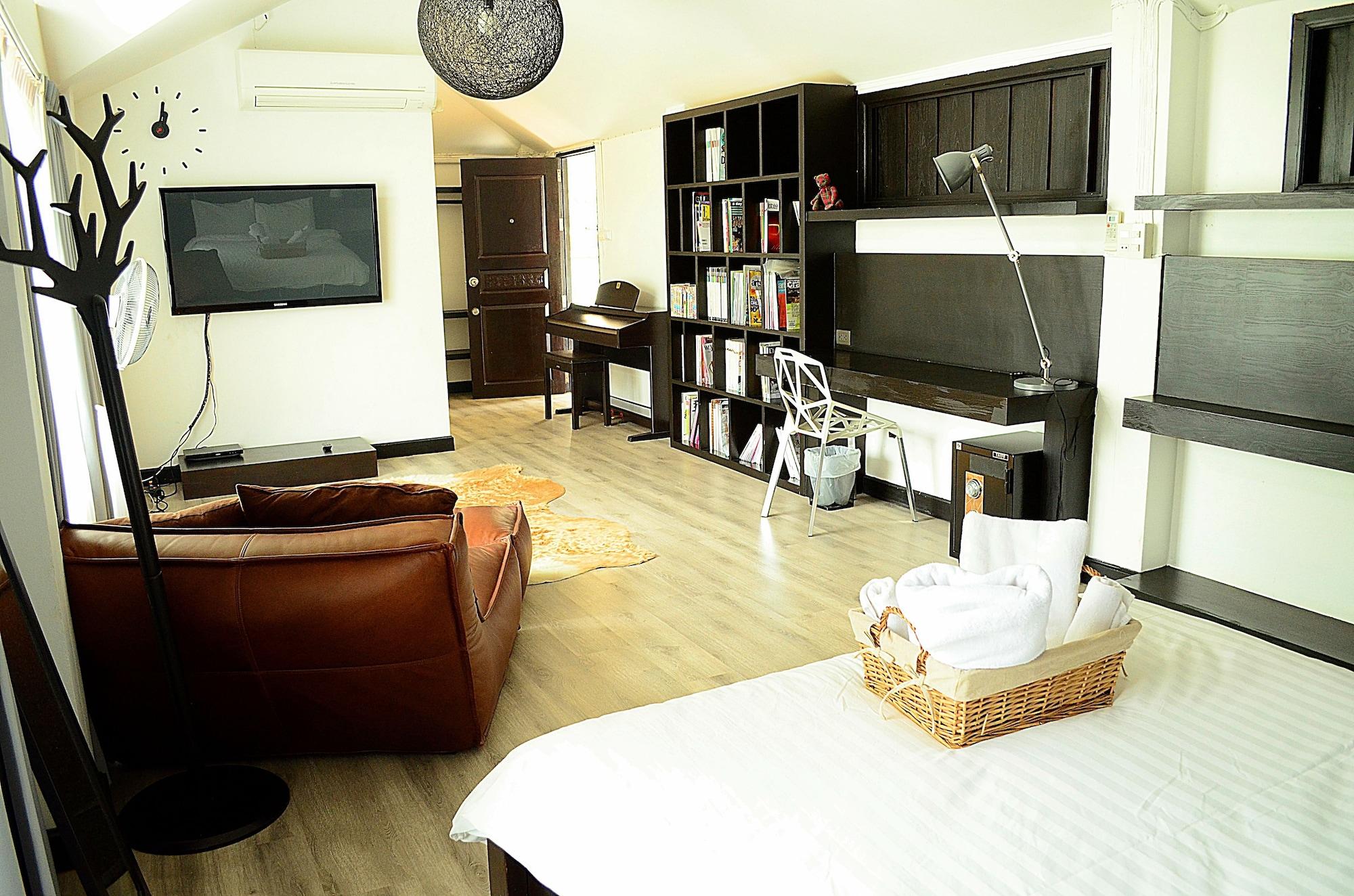 Early Bird Bed & Breakfast (Adults Only) Чиангмай Екстериор снимка