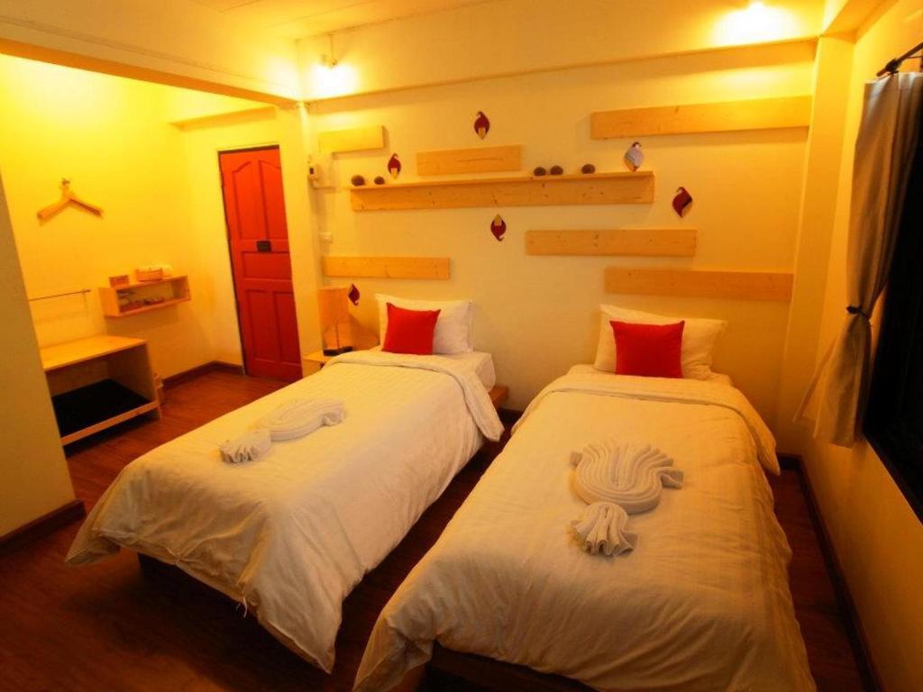 Early Bird Bed & Breakfast (Adults Only) Чиангмай Стая снимка